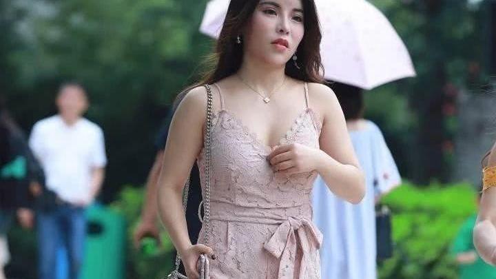 摄影：小姨感冒了还是喜欢出门逛街！真担心！