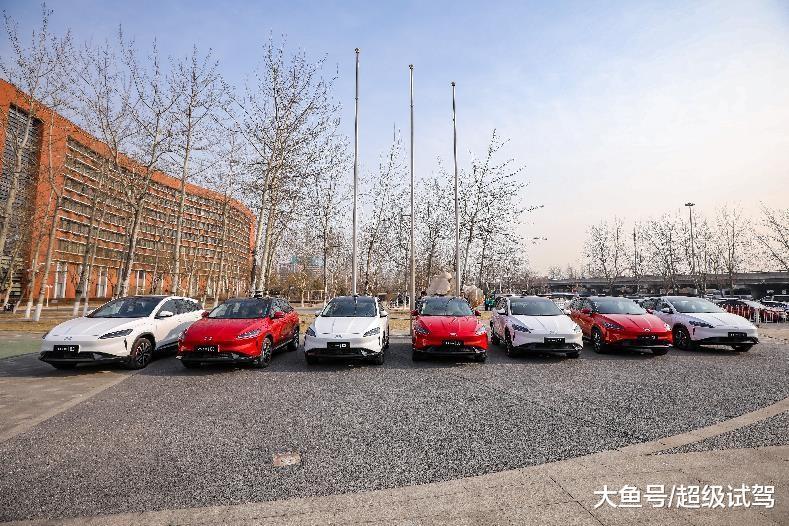 在2019小米年会上，雷军为奖