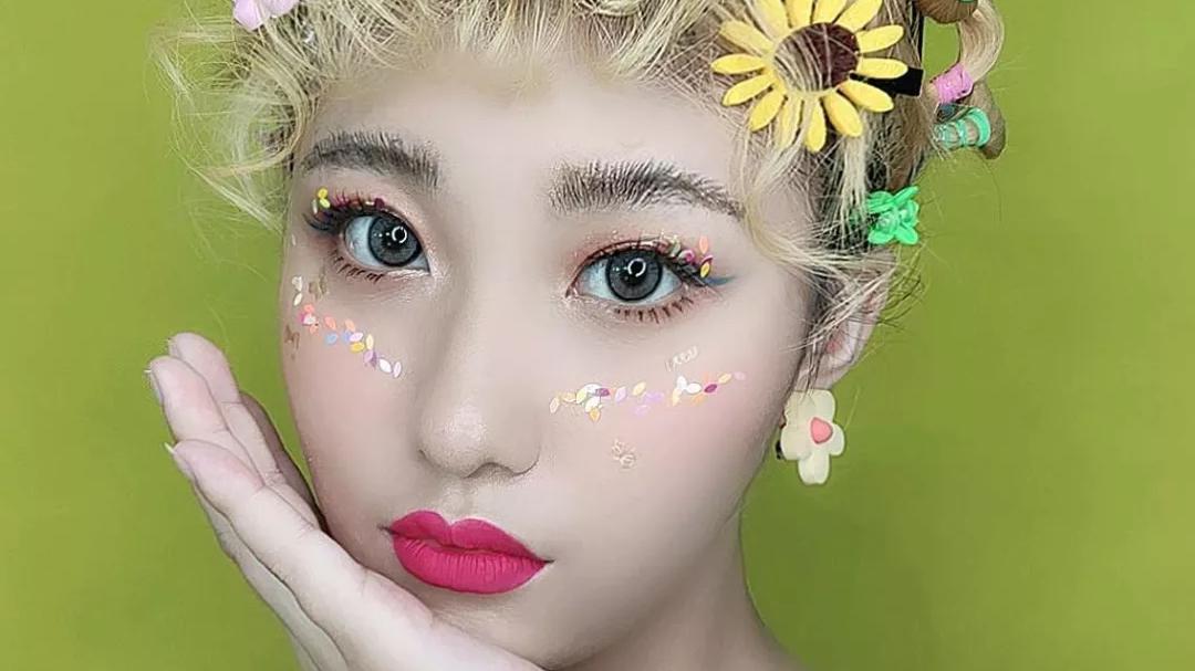 一组个性写真造型曝光，尽显俏皮少女风！