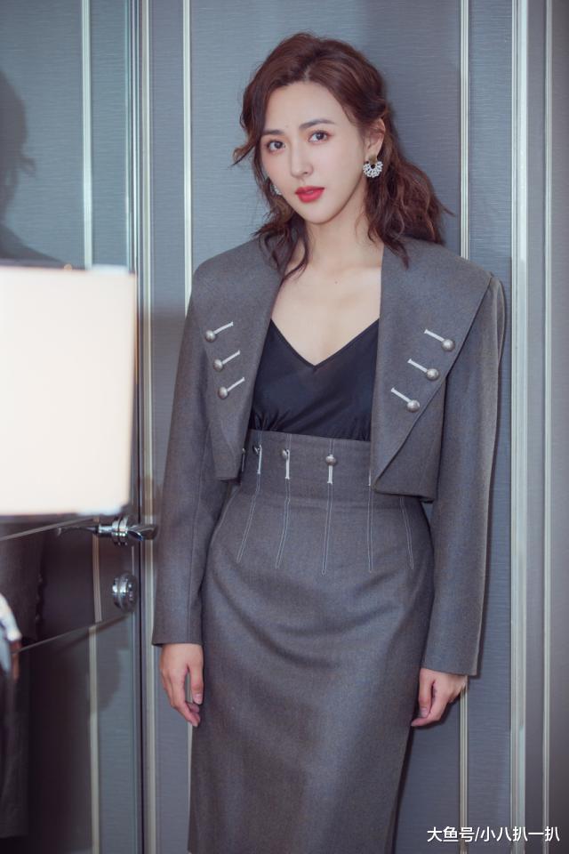 人如其名，徐小飒这身打扮，太飒