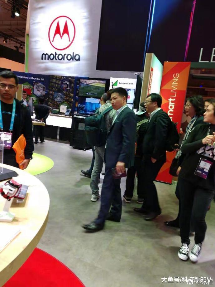 刚说完不碰瓷友商之后，常程就晒