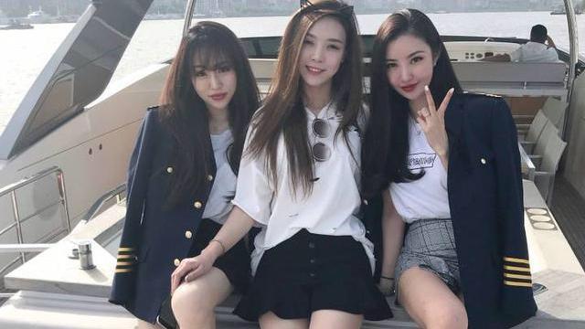 街拍：小姐姐身材真好，不管怎样都显得气质十足
