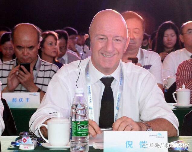 【奔驰倪恺回应女车主事件：主动