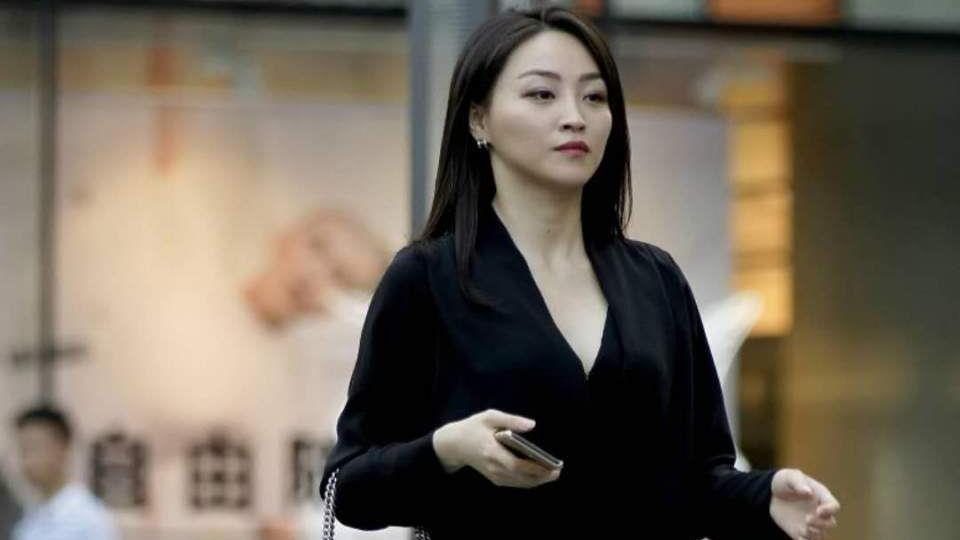 街拍：这是我见过穿牛仔裤最好看的小姐姐