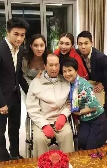 98岁赌王何鸿燊进住ICU,千亿朱门宫斗风浪又起?