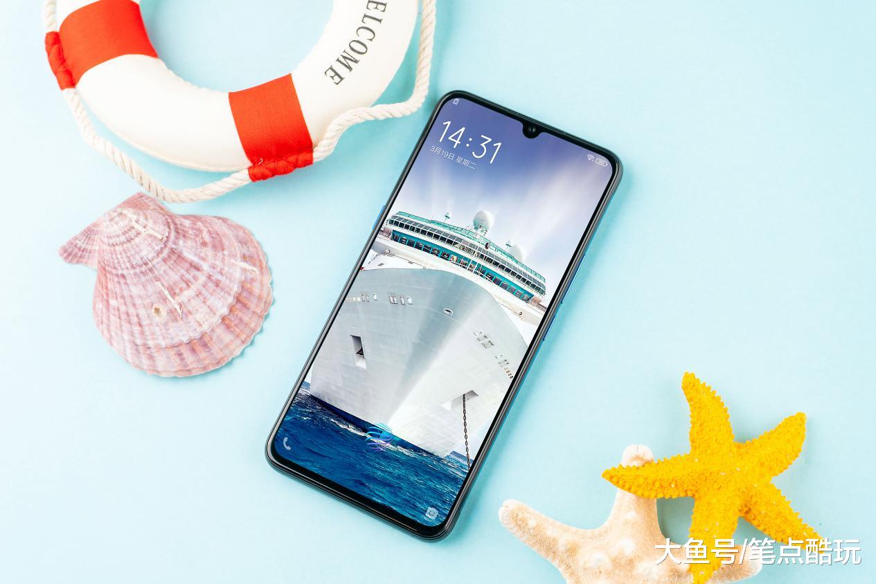 有机友说iQOO渲染图看腻了，