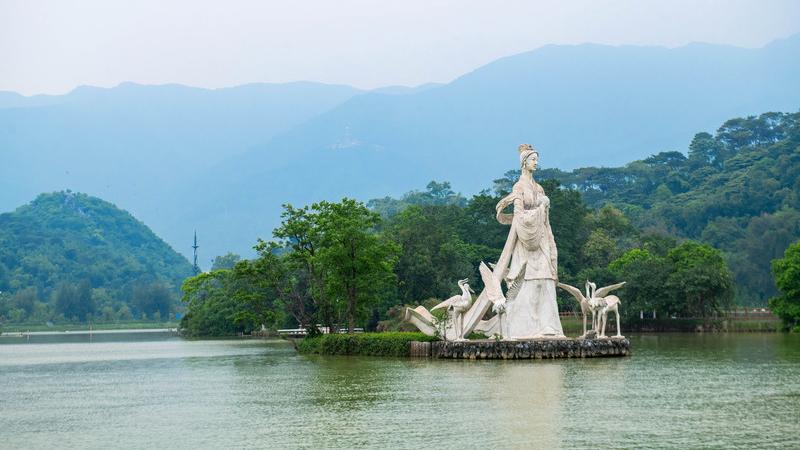 广东最美的湖泊之一，雨天的风景宛如仙境，一年四季都适宜旅游