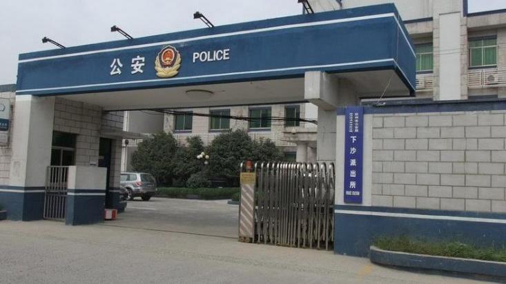 到派出所报警想打探案情 笨贼没想到自投罗网