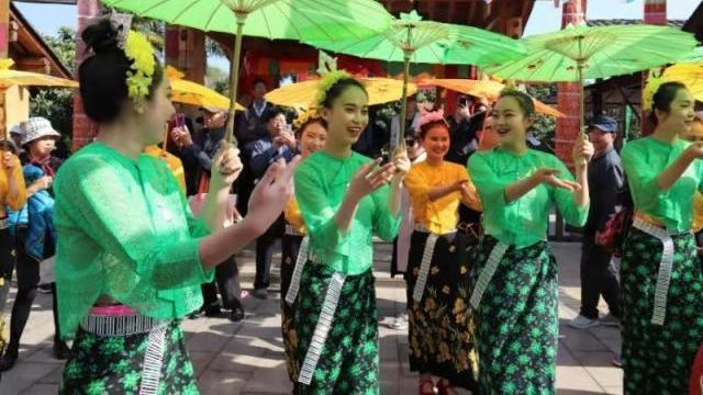 云南民族村“快乐暑期·泼水狂欢”