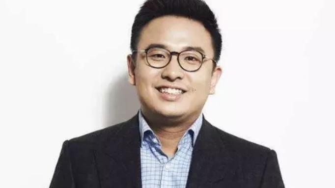 小伙将饿了么卖给阿里巴巴，赚了95亿美元，如今却成了这样