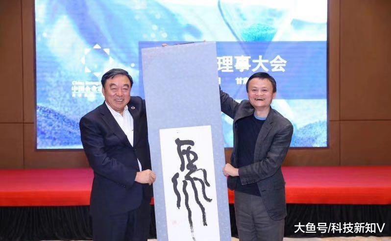 近日中国企业家俱乐部连续三届理