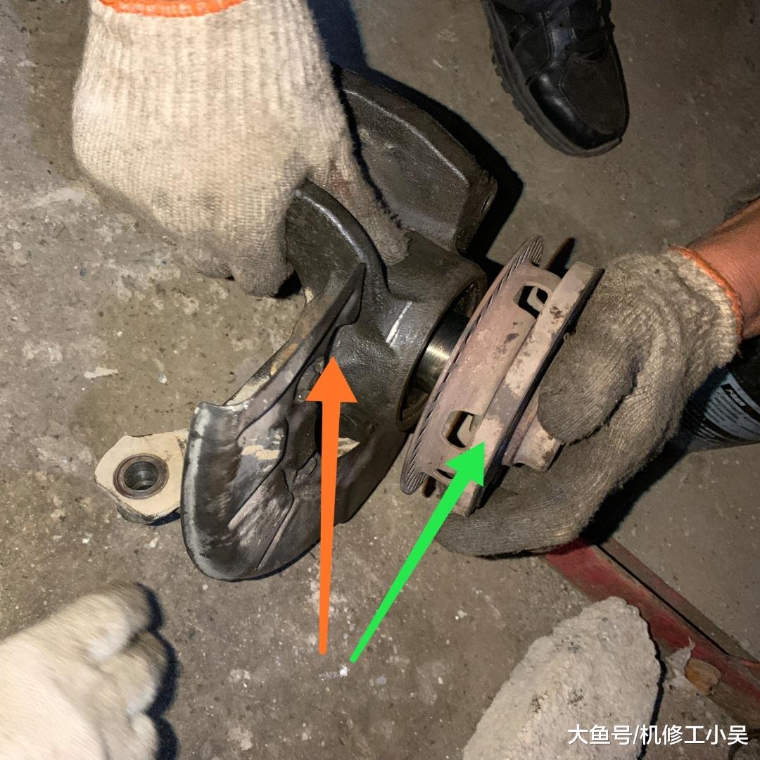 行驶中出现嗡嗡响，一般是轴承的