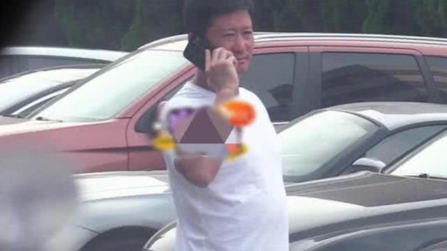 吴京大肚腩现身街头，却怒吼司机？知道原因后，网友纷纷为他点赞