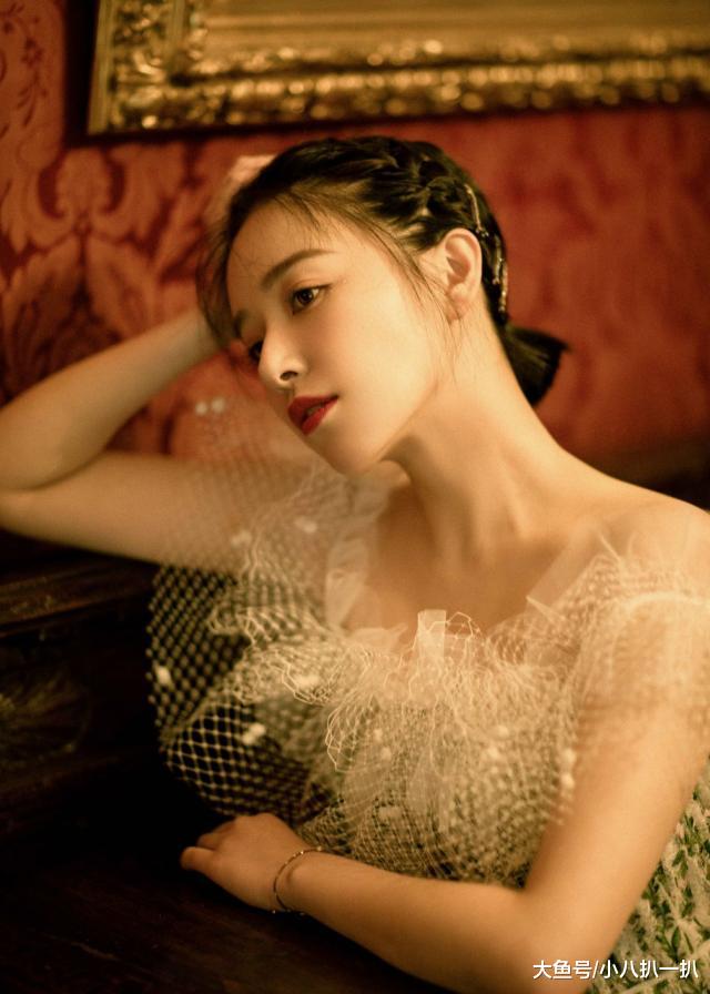 一个厉害的摄影师，可以把谁都拍