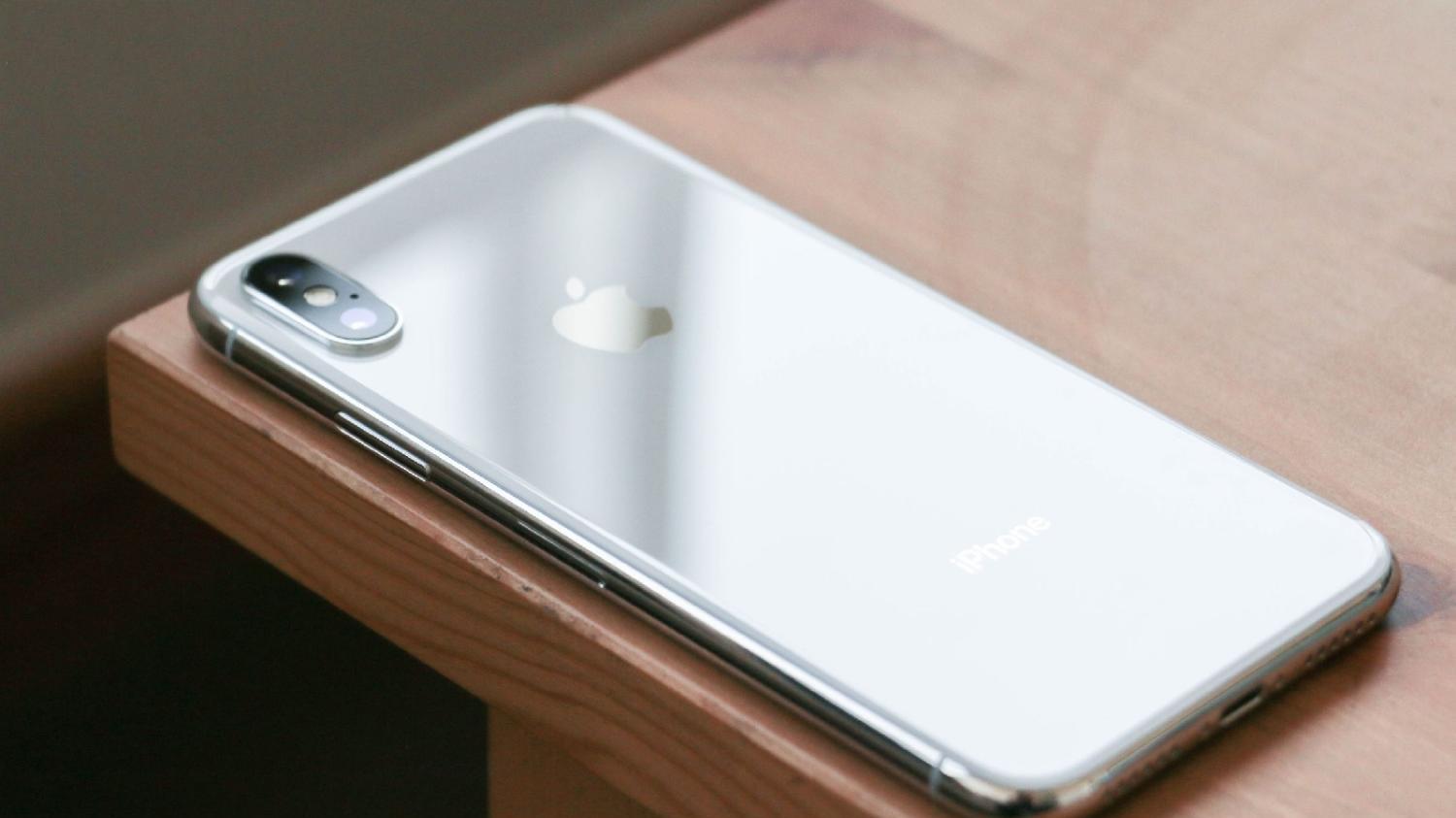 小皇子日报：库克计划将iPhone降价，但降价能挽回苹果颓势吗？