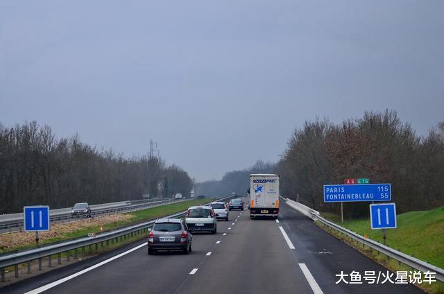 让速不让道

紧急变道不仅会对