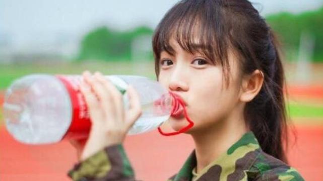 军训时，这3种衣服“最好别穿”，多半会被学长悄悄“关注”！