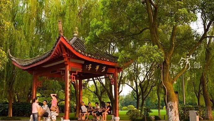 西湖楹联⑤：翠光御亭之湖光山色