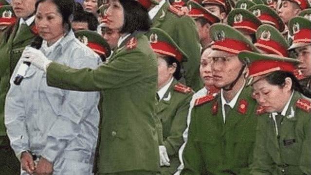 女毒贩被判死刑，狱中花一万五买通狱警， 成功怀孕逃脱死刑！