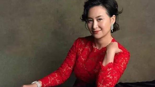 何超琼@55岁身价300亿，一生追求纯洁爱情，没有人配得上