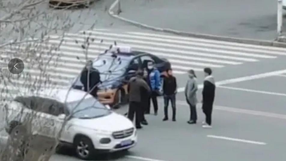 吉林某地，一出租车和雅阁相撞