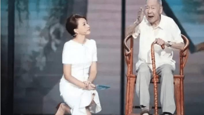 杜海涛|4位当众下跪的明星，第3位跪出了品格，最后一位丢尽中国人的脸