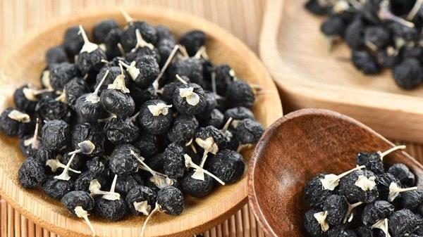 『枸杞』为什么黑枸杞、黑蒜那么贵？哪些黑色食物真的补身体？