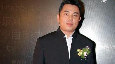 李湘|他曾在辉煌时娶了李湘，破产惨遭离婚抛弃，如今身家30亿14字评价李湘