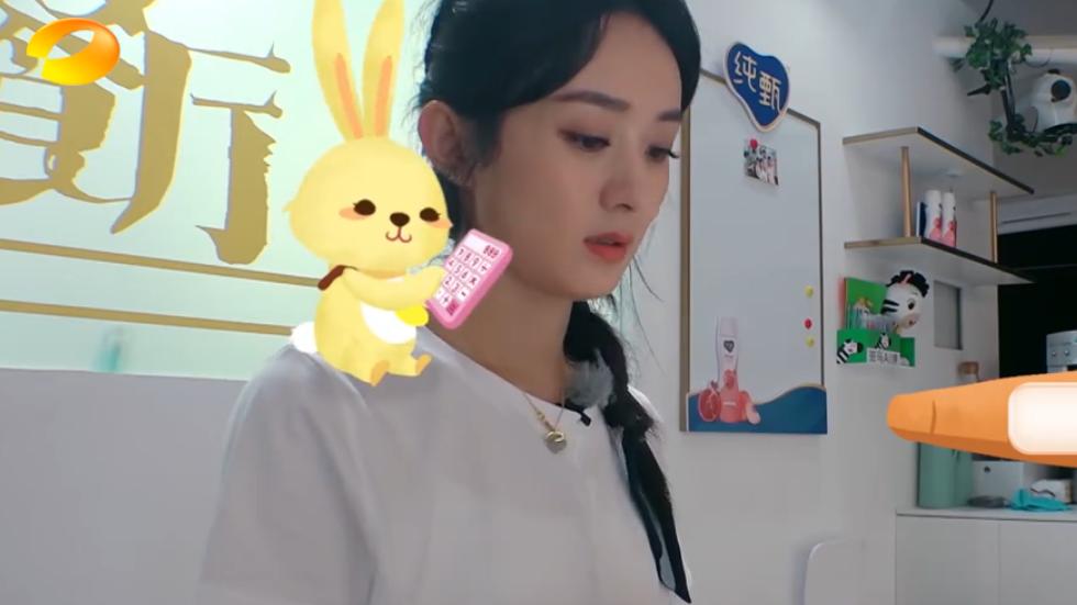 赵丽颖|李浩菲在后厨刷一个小时碗，赵丽颖做的事情引热议：难怪被吐槽