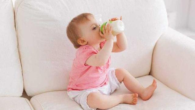 奶粉到底要喂到多大？没到这个年龄就断，易影响孩子智力发育