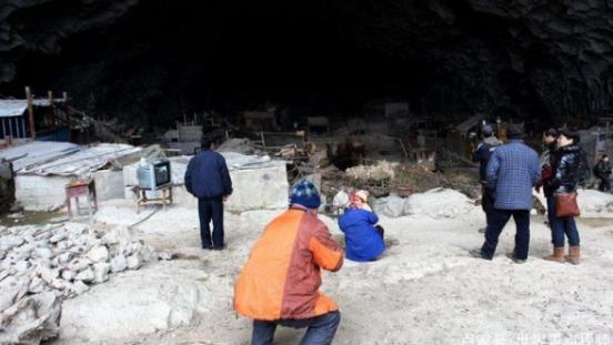 四川省 我国最“神秘”部落，常年居住在两百米深的洞穴，部落仅剩73人