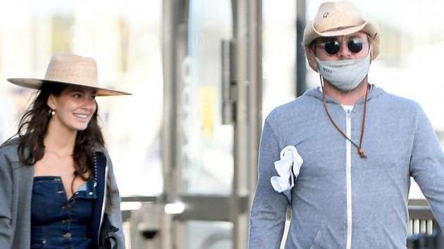 莱昂纳多迪卡普里奥办游艇派对，庆祝相处2年的模特女友23岁生日