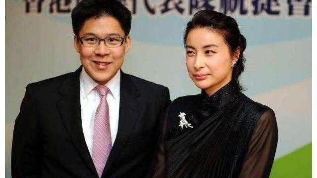 何超琼|霍启刚奶奶出殡，香港前特首都来了，但是何超琼没来梁安琪也没来