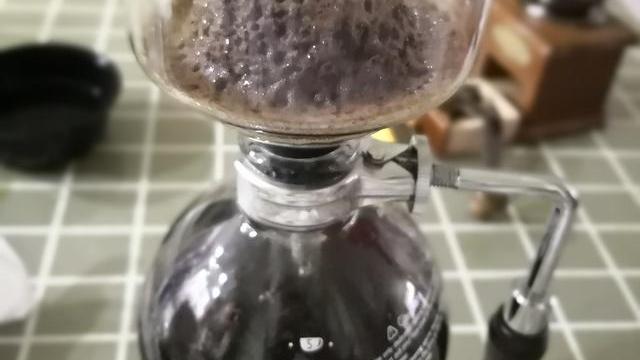咖啡豆手动研磨好还是机器研磨好?