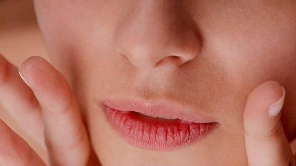 做好“唇部护理”很重要，这些小技巧来帮你，让自己拥有水润双唇