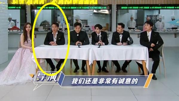 奔跑吧兄弟■跑男“最大牌”艺人，不顾镜头公然玩手机，导演看了却不敢吭声