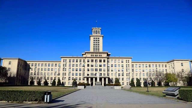 南开大学迎来5千余名研究生新生，有人21岁就读博，山东生源最多