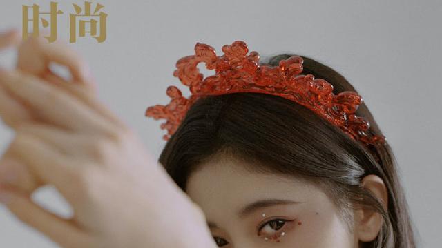 [鞠婧祎]鞠婧祎太自信了，别人戴钻石她戴石榴皇冠，五千年难遇的盛世美颜