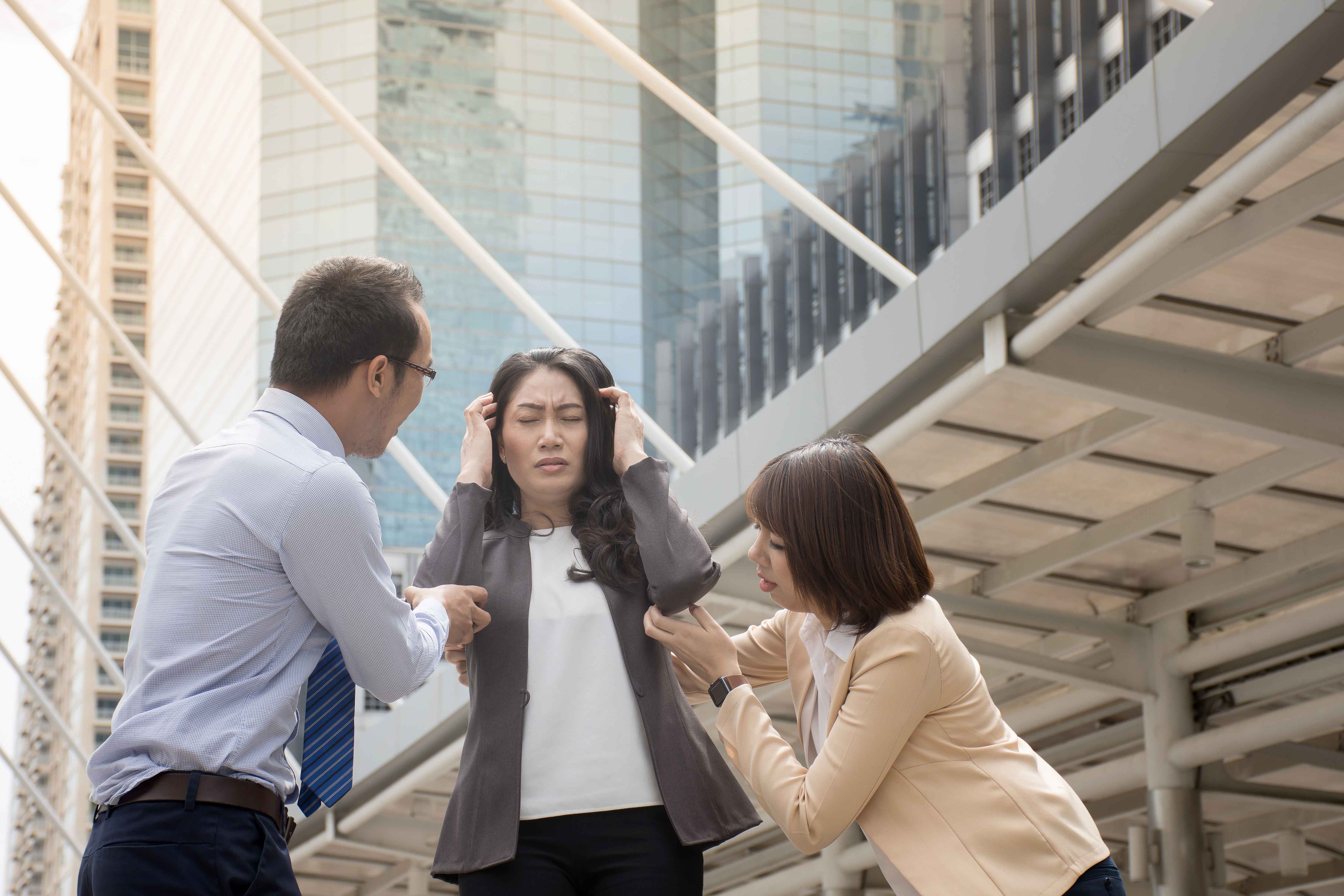 贫血|蹲久起身，突然“两眼一抹黑”？背后这些原因，有的可不是小事