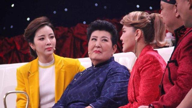 德德玛|痛心！著名歌唱家台上突发脑溢血，右半身瘫痪，今73岁靠轮椅出行