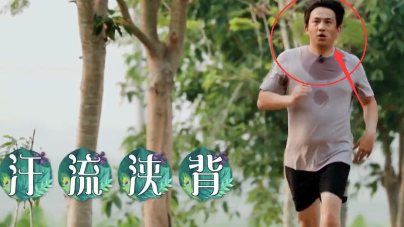 黄磊|黄磊一起床就去跑步，当镜头拍到他的衣服时，是否“做秀”很明显