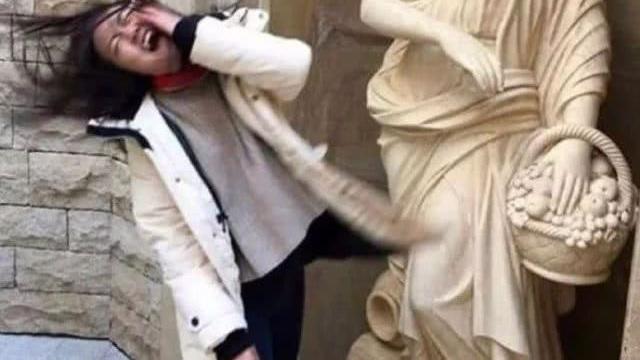 每日一笑：叫你模仿，没有叫你超越啊，果然越漂亮的女人越会骗人