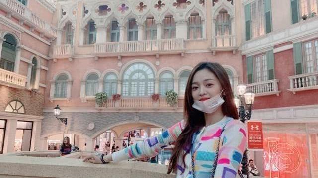 [杨超越]杨超越秒删后遭吴宣仪大粉暗讽“姐妹借个火”，心疼偶像吸二手烟