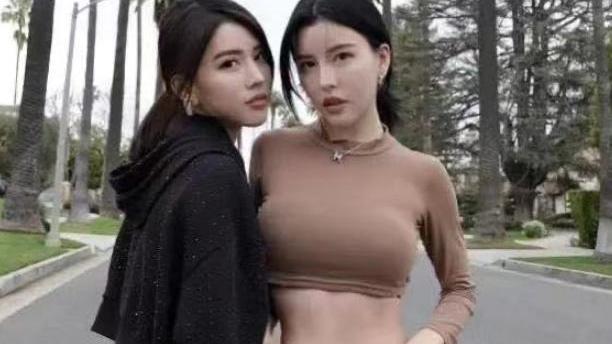 90后双胞胎姐妹花，最爱有氧训练，同学表示姐姐身材更好