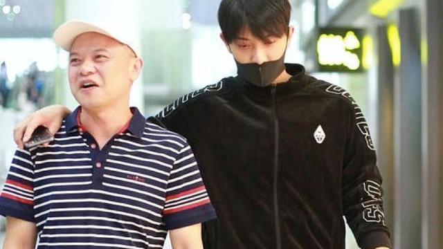 黄子韬|黄子韬52岁父亲不幸病逝！200亿遗产顺位继承，为儿子操碎心