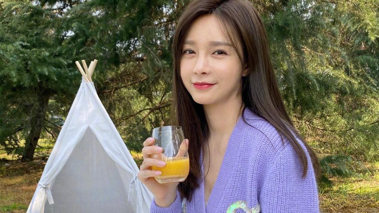 沈梦辰的确有一套,穿搭甜美时尚又好看,玩转少女风活力满满