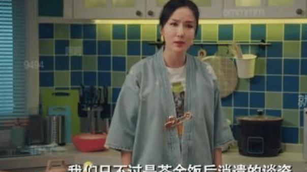 『整容』31岁的“胡一菲”，从来不承认整容，可满脸硅胶将她出卖