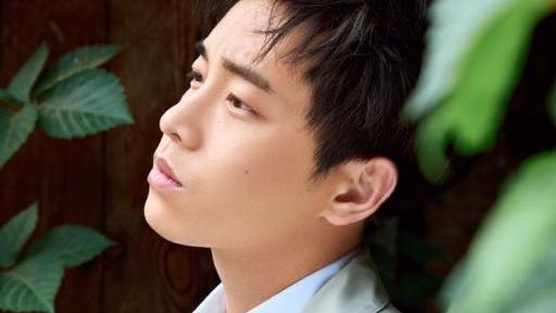 那个只吃一碗的邻家男孩终于脱单了，再也不用羡慕别人拍吻戏了！