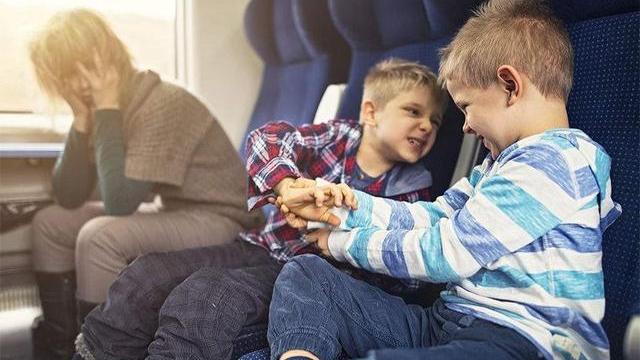 五岁孩子开始打爸爸和妈妈，这样的孩子问题出在哪里？