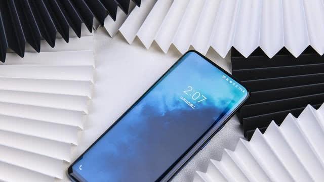 三款高颜值全面屏的手机，高性能并颜值爆表